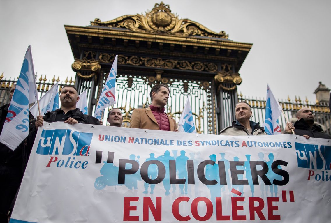 Crise Dans La Police Les Syndicats Debordes Par La Base