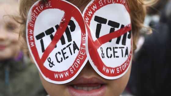 Manifestation contre le CETA et le TTIP (ou TAFTA) à Bruxelles en septembre 2016. ©Sipa - FREDERIC SIERAKOWSKI