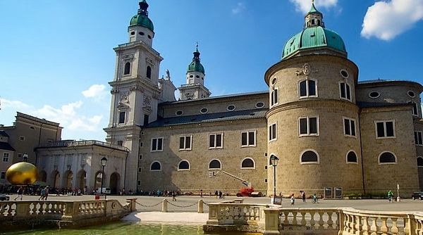 La cathédrale de Salzbourg se situe dans la vieille ville du côté ouest de la rivière Salzach ©visiteurope.fr