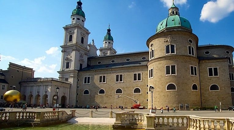 La cathédrale de Salzbourg se situe dans la vieille ville du côté ouest de la rivière Salzach ©visiteurope.fr