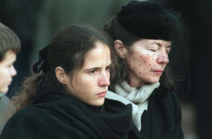 Mazarine et Anne Pingeot aux obsèques de François Mitterrand le 11 janvier 1996