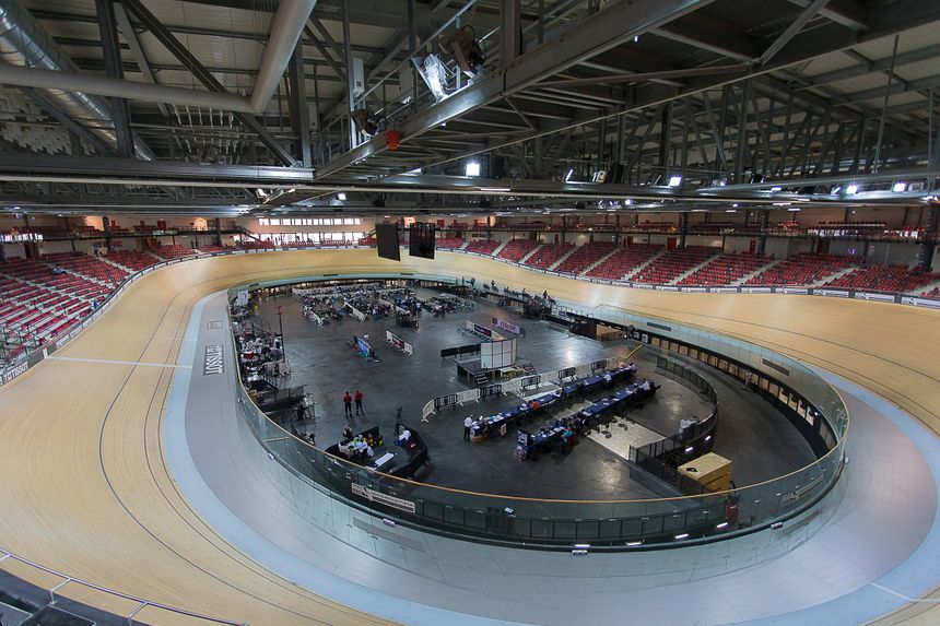 France Bleu entre en piste au vélodrome de SaintQuentin en Yvelines France Bleu entre en piste au vélodrome de SaintQuentin en Yvelines