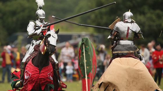 Reconstitution de joute médiévale à Eltham Palace en 2013 ©Getty - Oli Scarff