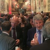 Eric Zemmour (de dos), Patrick Buisson et Philippe de Villiers lors de la soirée organisée pour les 50 ans de la revue Valeurs Actuelles