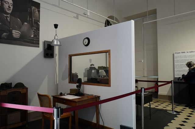 Reconstitution du studio de la BBC où le Général de Gaulle enregistra l'appel du 18 juin 1940