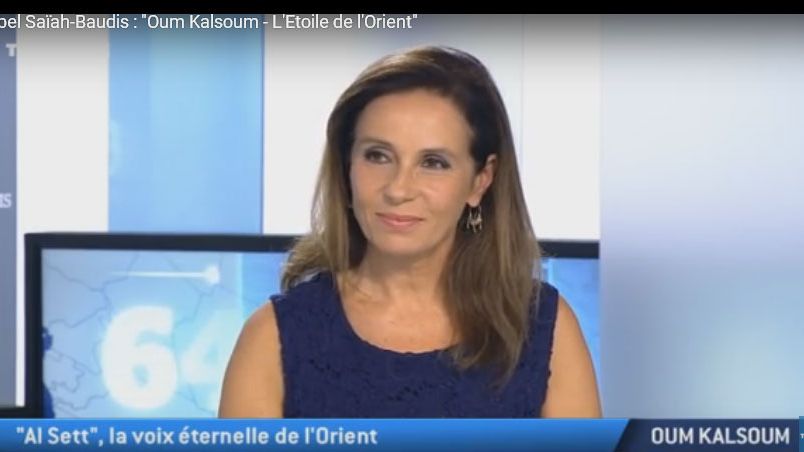Ysabel Saïah-Baudis sur le plateau de TV5Monde présentant son ouvrage sur Oum Kalsoum