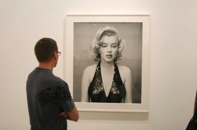 Portrait de Marilyn Monroe par Richard Avedon présenté lors de la première grande rétrospective de l'œuvre du photographe depuis sa mort en 2004. Jeu de Paume, Paris.