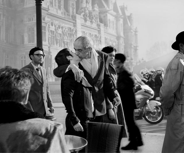 Hommage à Robert Doisneau, Baiser de hotel de ville, 1950, 2014