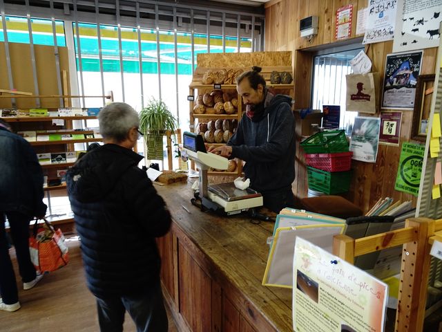 Des producteurs de lait qui ont décidé de fabriquer leurs propres fromages et de pratiquer la vente directe...