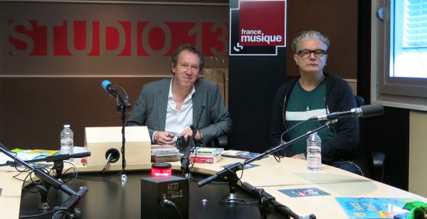 France Musique, studio 131... Benoît Duteurtre & Sanseverino, un style inimitable mâtiné de rock-swing endiablé ! (de g. à d.) ©Annick Haumier-Radio France