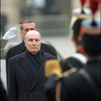François Mitterrand en décembre 1994 dans la Cour d'honneur des Invalides à Paris