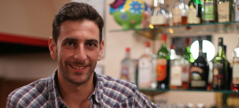Julien, patron du Bobolivo qui cuisine la Sôcisse de Marseille