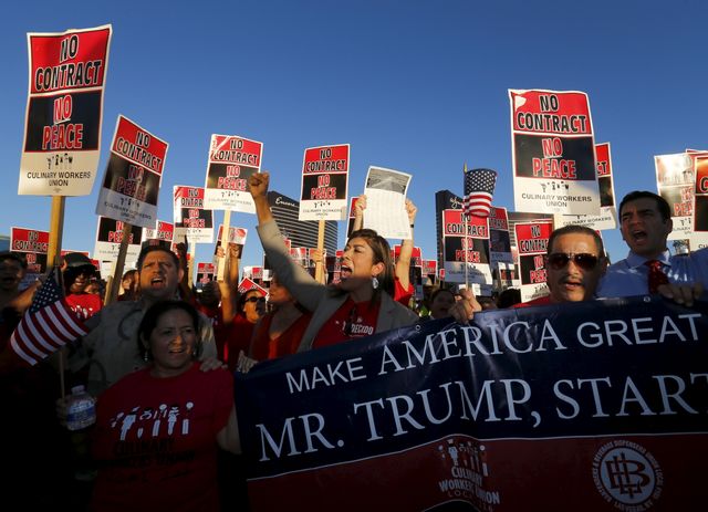 #USA 2016 : des membres du puissant syndicat de l'hôtellerie manifestent contre la politique sociale de Trump