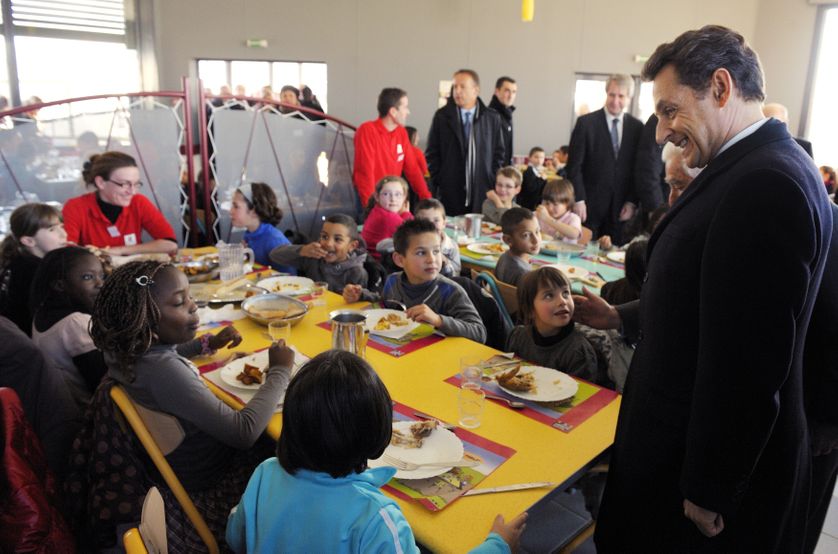 Nicolas Sarkozy visite une cantine scolaire dans l'Ariège, le 17 janvier 2012.