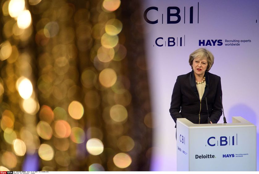 Theresa May devant la Confederation of British Industry (CBI) lors d''une conference à Grosvenor House à Londres