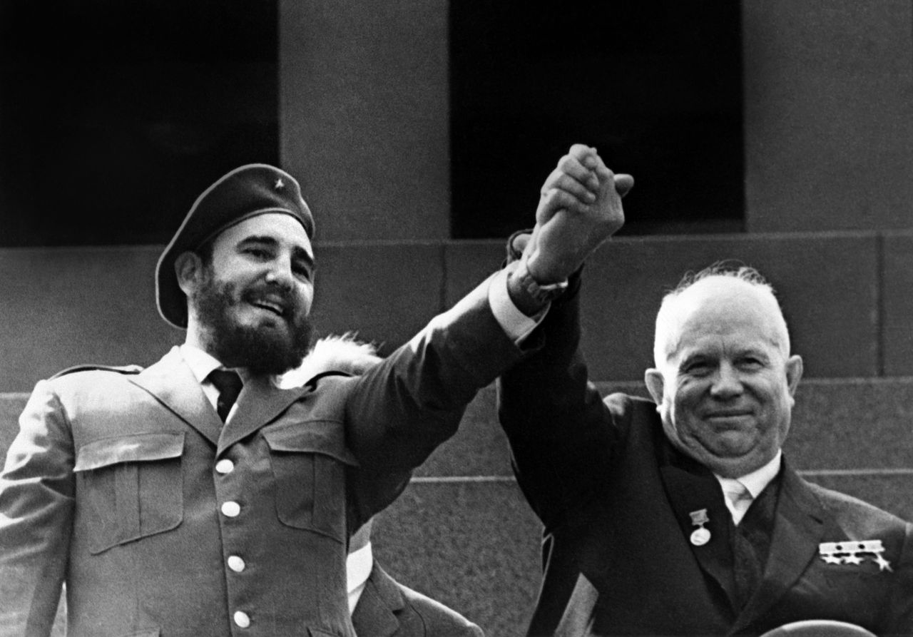 Fidel Castro avec le leader soviétique Nikita Kroutchev, à Moscou en mai 1963.
