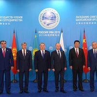Emomalii Rahmon (Président tadjik), Almazbek Atambaïev (Pdt kirghize), Noursoultan Nazarbayev (Pdt kazakh), Vladimir Poutine (Pdt russe), Xi Jinping (Pdt chinois), Islam Karimov (Pdt ouzbek), Sommet Shanghai, 10 juillet 2015