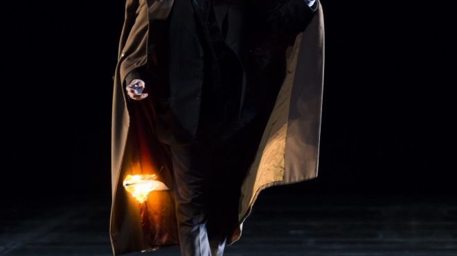 Roberto Tagliavini (Lindorf, Coppélius, Dapertutto, Miracle) dans "Contes d'Hoffmann", m.e.s de Robert Carsen, Opéra Bastille 2016 - © Julien Benhamou