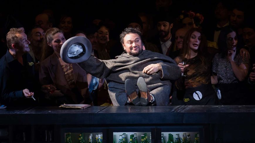 Ramón Vargas (Hoffmann) dans "Contes d'Hoffmann", m.e.s de Robert Carsen, Opéra Bastille 2016 - © Julien Benhamou- •