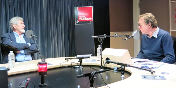 France Musique, studio 131... Le comédien Patrick Préjean à l'affiche du Schmilblick & Benoît Duteurtre, peroducteur (de g. à d.)