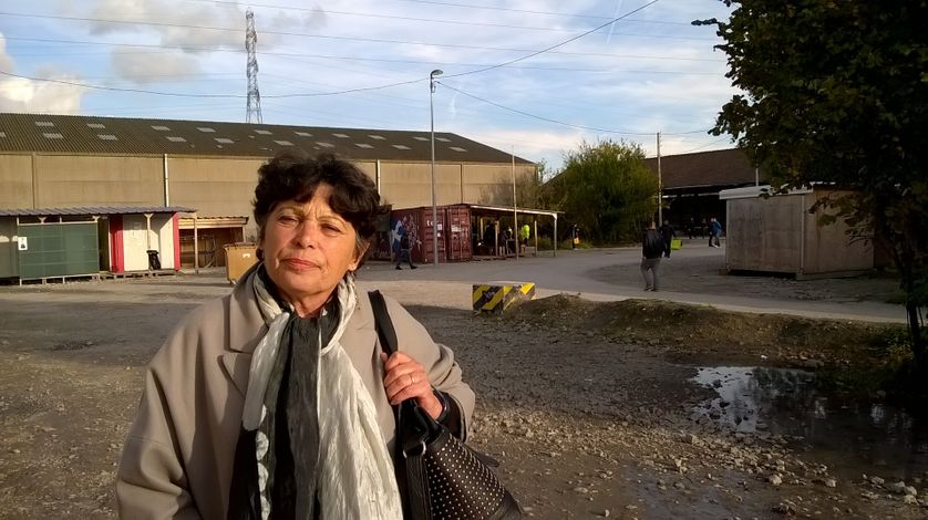 Michèle Rivasi, au camp de MSF à Grande-Synthe le 2 novembre