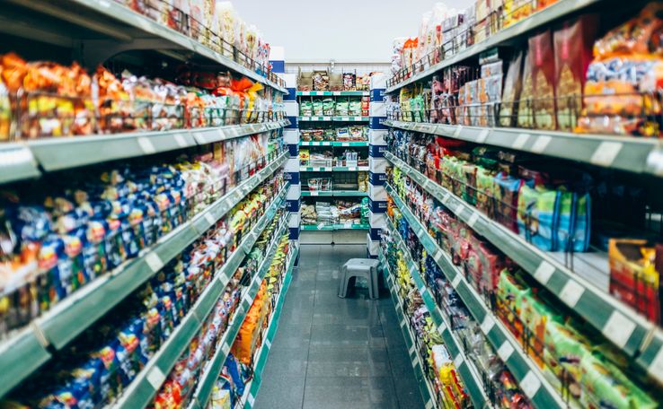 Grande distribution : des prix bas, mais à quel prix ?