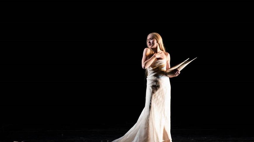 Stéphanie d'Oustrac ( La muse) dans "Contes d'Hoffmann", m.e.s de Robert Carsen, Opéra Bastille 2016 - © Julien Benhamou-
