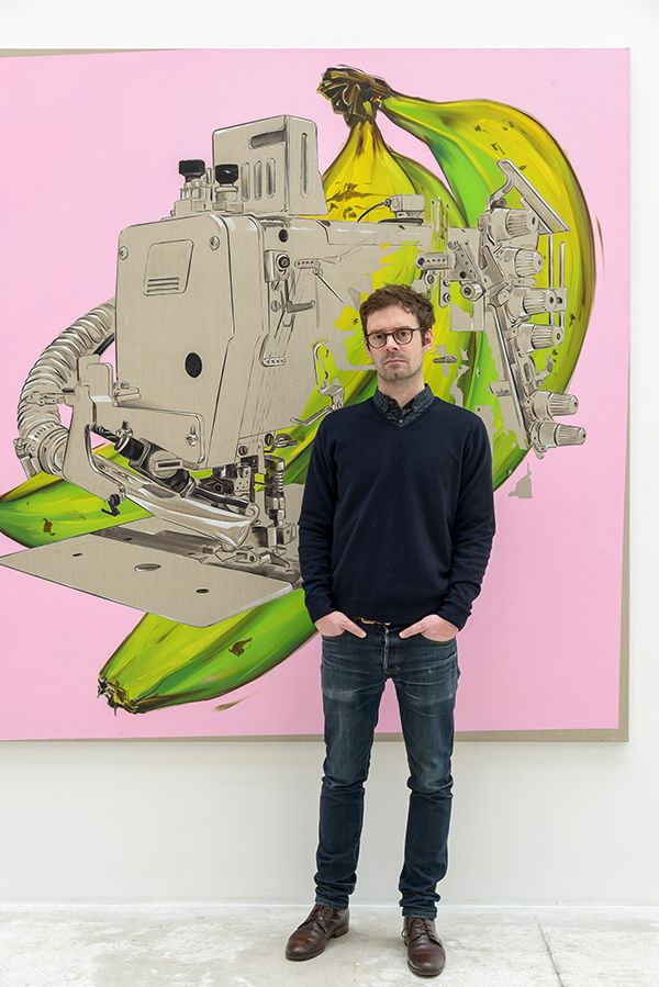 Armand Jalut devant son oeuvre "A piece of lace" (2014)