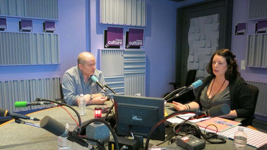 France Culture, studio 153, pendant l'émission... l'auteur Germano Zullo & Aline Pailler, productrice (de g. à d.)