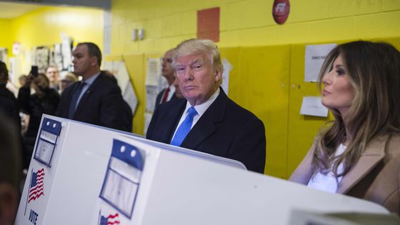 Donald Trump au bureau de vote ©AFP - MANDEL NGAN