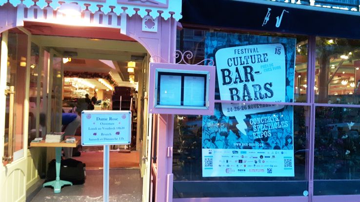 A la Dame Rose, l'ancien Petit Journal près de la Gare Montparnasse, à Paris, le concert de bistrot est sacré