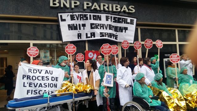 L'action d'Attac devant la BNP Paribas
