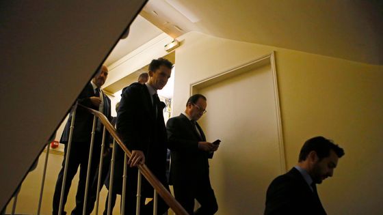 François Hollande en compagnie de son responsable de la communication Gaspard Gantzer ©AFP - FRANCOIS MORI