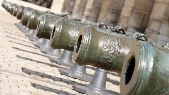 Les canons dans la cour d'honneur des Invalides - Creative Commons
