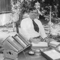 Jack London dans son ranch, Glen Ellen, Californie, 1913.