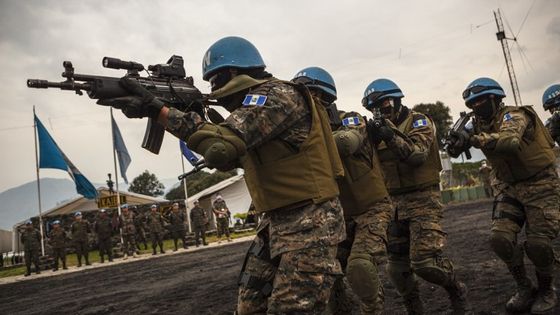 Soldats guatémaltèques membres de la mission de maintien de la paix en République démocratique du Congo (MONUSCO) en exercice à Sake en RDC, 12 juillet 2016 ©AFP - Eduardo Soteras