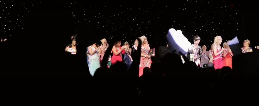 Extrait du reportage "Never too old for a Tiara" de Samantha Stark, Taige Jensen et Abby Ellin