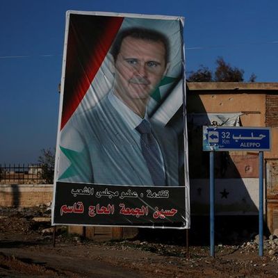 Affiche du président syrien Bachar al-Assad dans le disctrict de Ramousseh à Alep, 8 décembre 2016