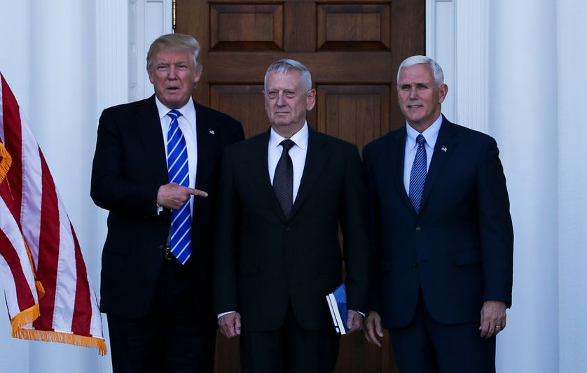 James Mattis entouré du ticket gagnant Trump et Pence