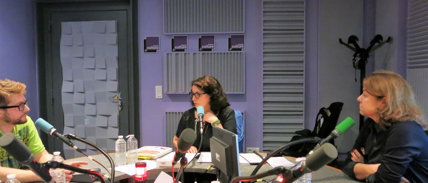 France Culture, studio 153, pendant l'émission... le dessinateur Damien Roudeau, Aline Pailler, productrice & Laetitia Cénac, grand reporter à Madame Figaro au service culture (de g. à d.)