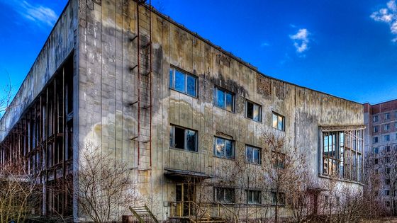 La piscine publique de la ville fantôme de Priypat, à côté de Tchernobyl - Timm Suess