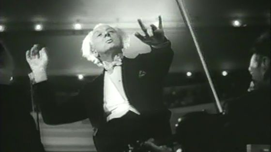 Leopold Stokowski dirige au Carnegie Hall en 1947