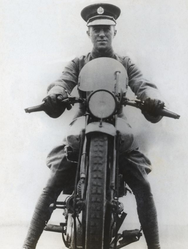 Thomas Edward Lawrence sur sa Brough Superior SS100