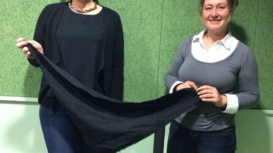 Charlène Guérin et Stephanie Anne, deux des co-fondatrices des "Foulards noirs" ©Radio France - Julie Gacon