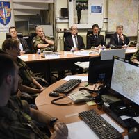 Le ministre de la Défense Jean-Yves Le Drian en visite au quartier général de l'opération Sentinelle à Lyon, 2 août 2016