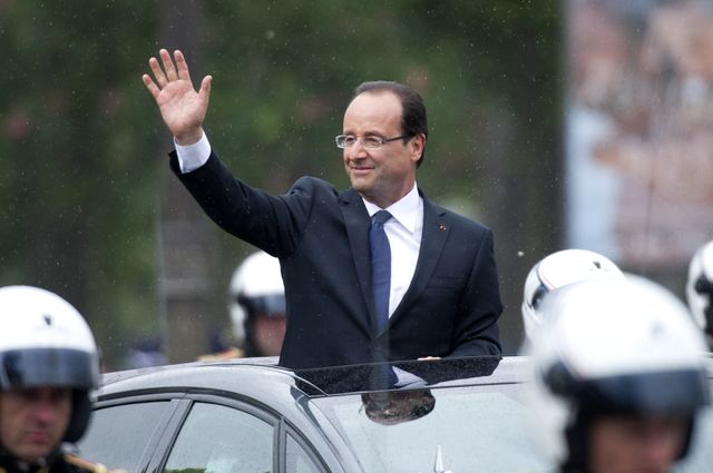 François Hollande sous la pluie lors de son investiture