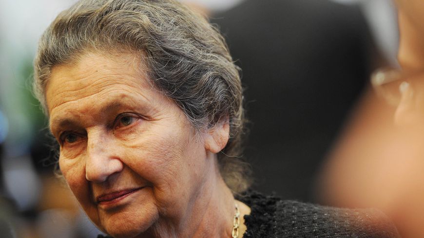 Portrait de Simone Veil à Düsseldorf à l'occasion de la remise du Prix Heinrich Heine.