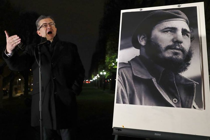 Jean-Luc Melenchon rend hommage à Fidel Castro le lendemain de sa mort, le 26 novembre 2016