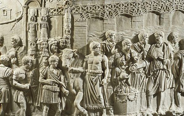 Sous l'Empire romain, un « classicus » était un citoyen de premier rang, de première classe.