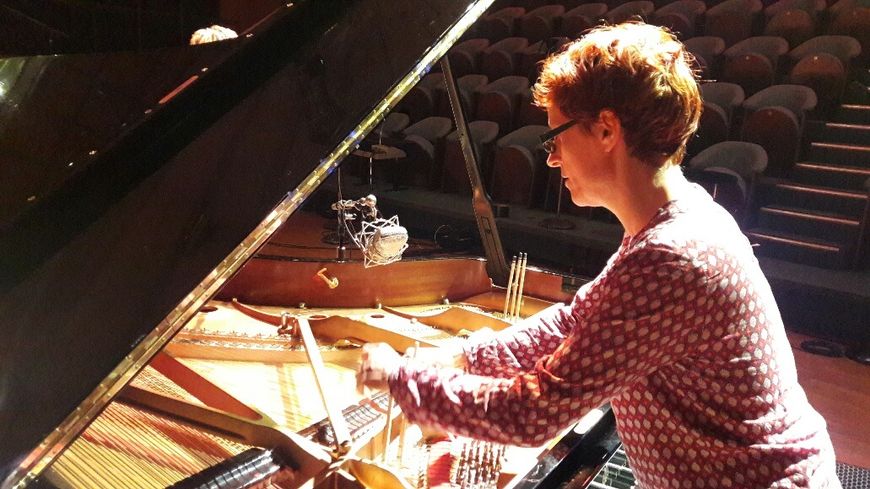 Elisabeth Harnik en balance au studio 106
